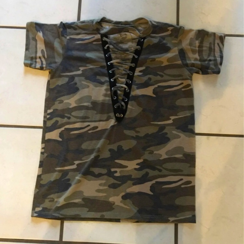Alya Lace up V neck